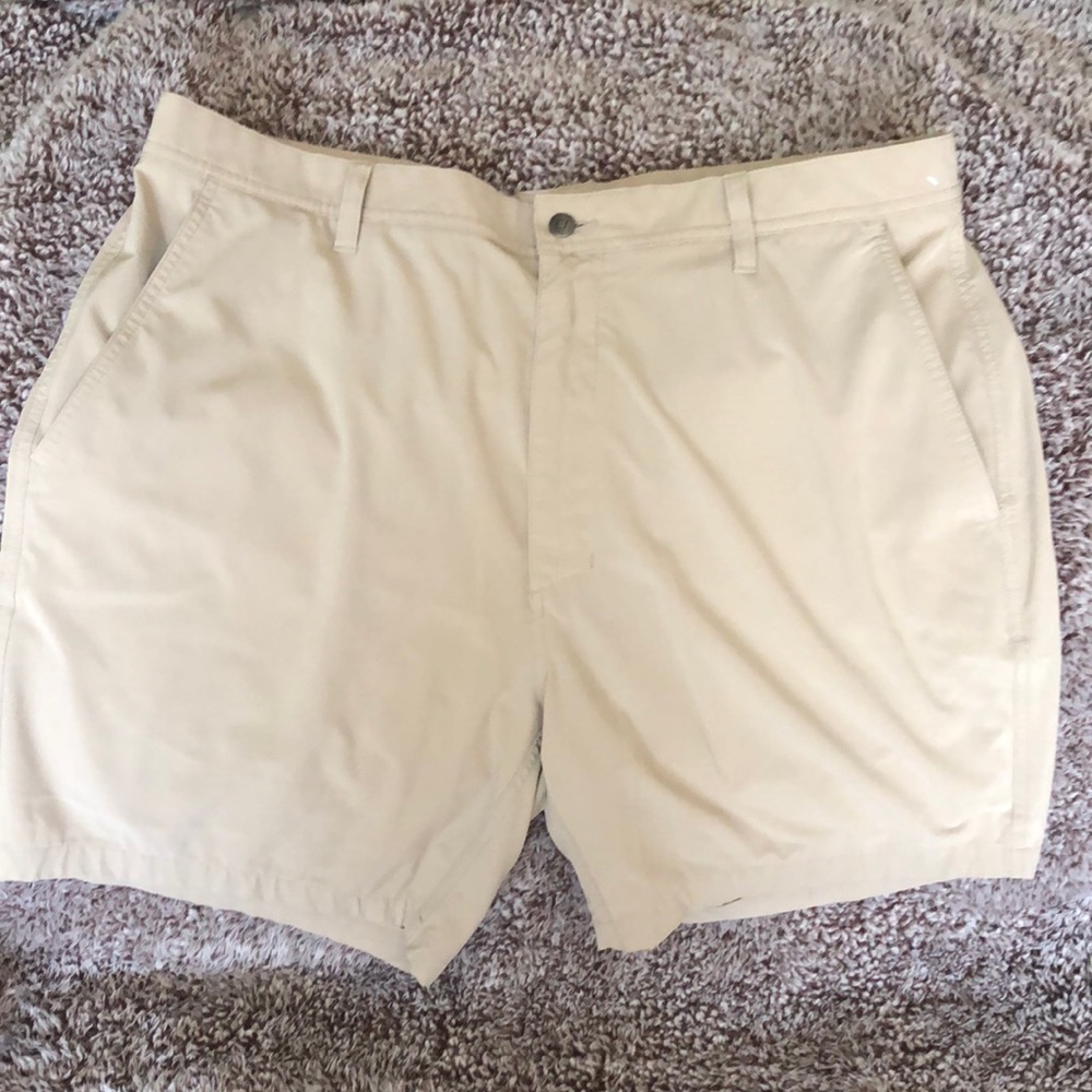 FootJoy Men’s light weight tan golf shorts